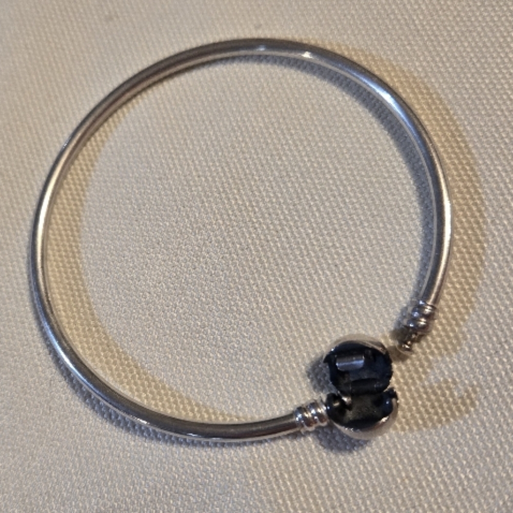 Pandora elegant Silver Bangle Bracelet